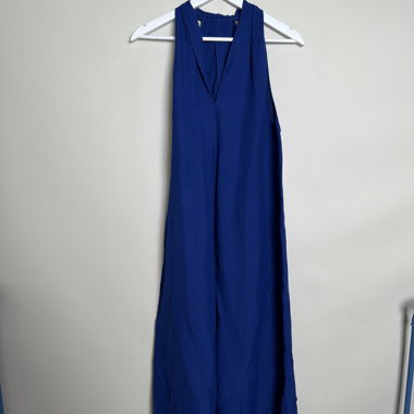 Blauer ärmelloser Jumpsuit