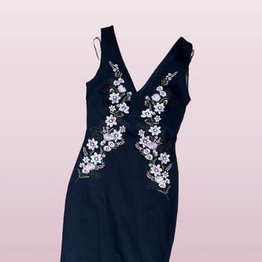 Cocktailkleid mit gestickten Blümli