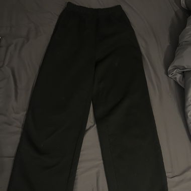 Black jogging pants