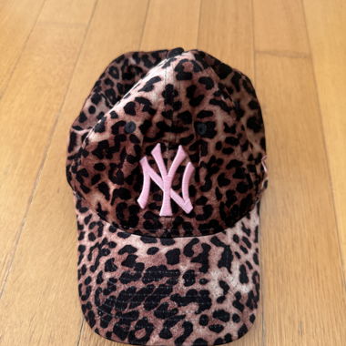 Cappellino New Era NY Yankees in velluto con stampa leopardata