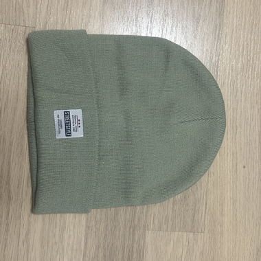 Bonnet tricoté vert clair