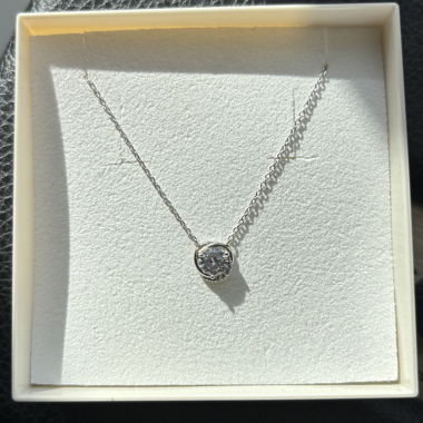 Collier en argent avec pendentif en pierre