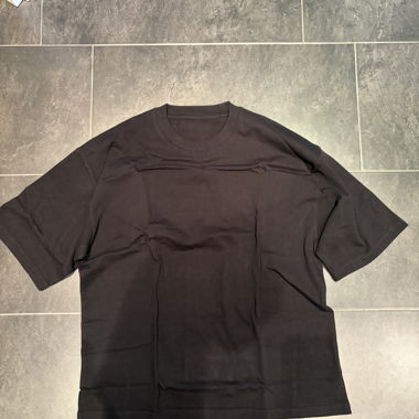 T-shirt noir à manches courtes