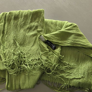 Sciarpa verde con frange