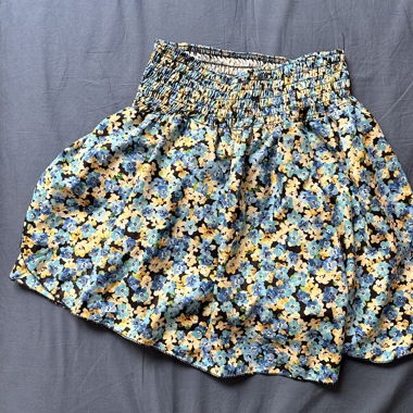 Mini trousers (skirt look-a-like)