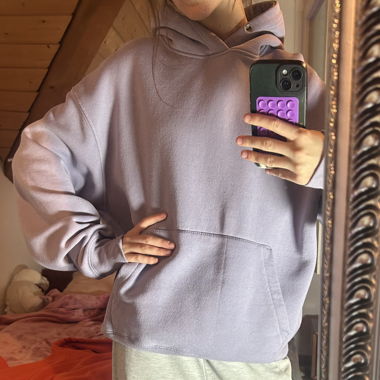 Lilafarbener Hoodie