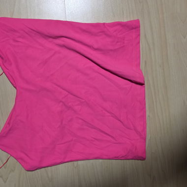 Top a spalline Bershka rosa