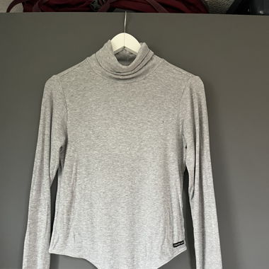 Calvin Klein – Grauer Rollkragenpullover