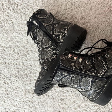 Schnürstiefel mit Reisverschluss