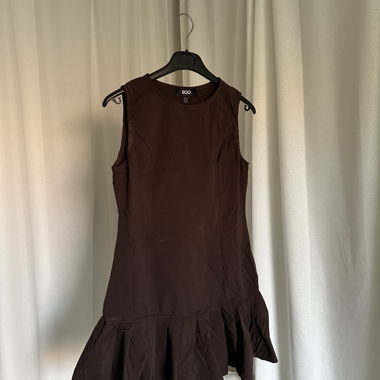Short brown dress