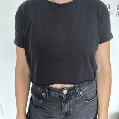 Black Cropped T-Shirt