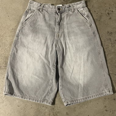Graue Denim-Shorts