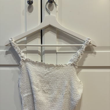 white ruffle tanktop