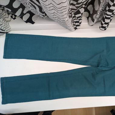 Charles Vögele Damenjeans grün Gr. 76 *
