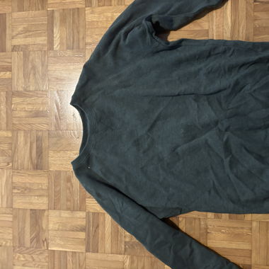 Dunkelgrüner Pullover