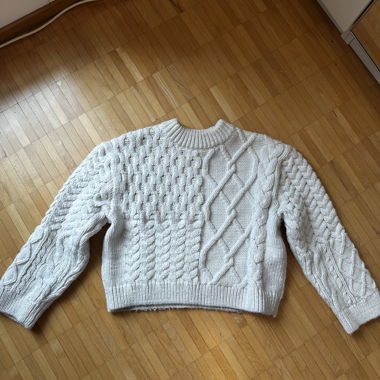 White Pullover