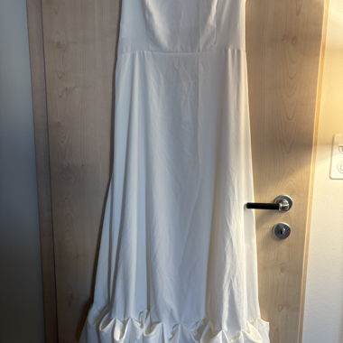 Robe blanche à volants