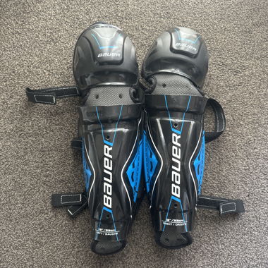 Hockey knee pad and glove