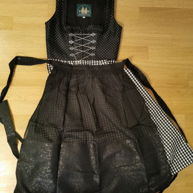 Dirndl elegante nero e bianco - incl. 2 grembiuli