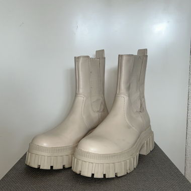 Bottines Chelsea beiges Stradivarius