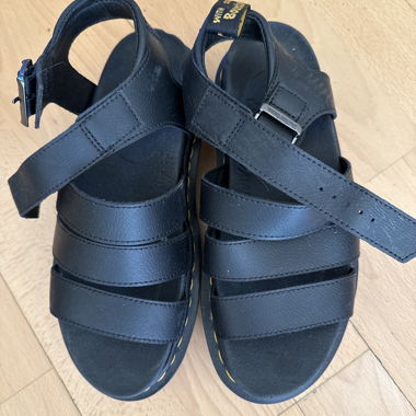 Dr. Martens Sandalen