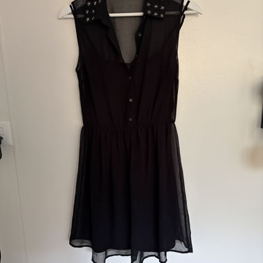 Robe noire en mousseline de soie