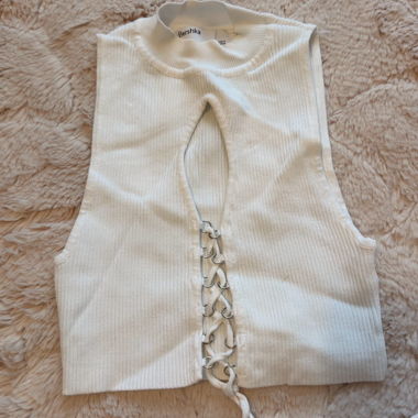 Schnür-Top aus Rippstoff von Bershka