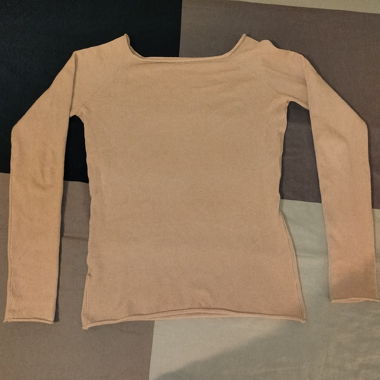 Top beige a maniche lunghe