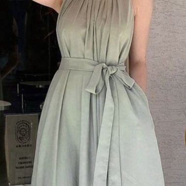Maxikleid mit Taillengürtel – Elegant & Fließend