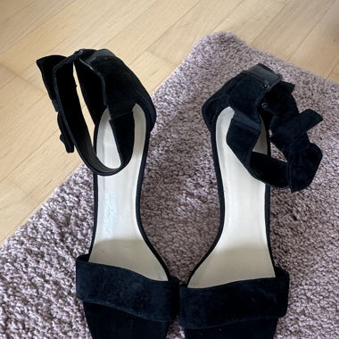 Scarpe decolleté nere con fiocco