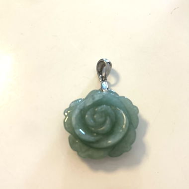 Jade Anhänger Rose neuwertig 