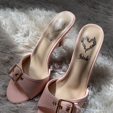 Sandalen mit Absatz / high heels
