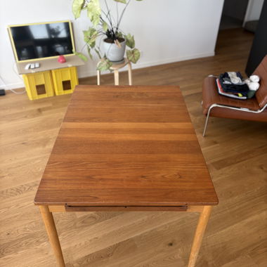 Table à manger suédoise 