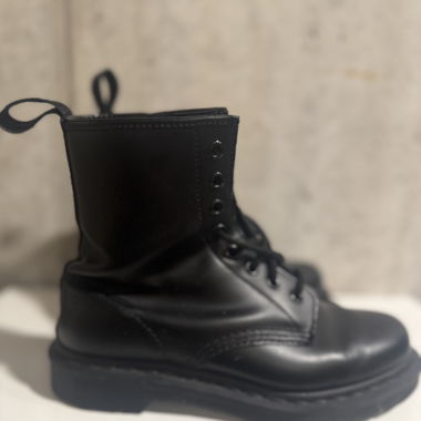 Dr. Martens Mono Black