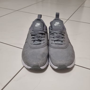 Nike Thea