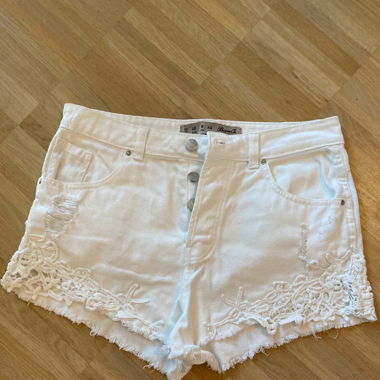 Weisse Jeansshorts 