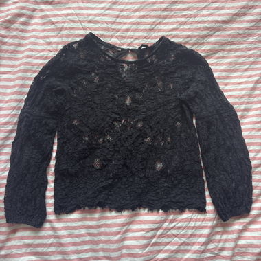 Top in pizzo nero