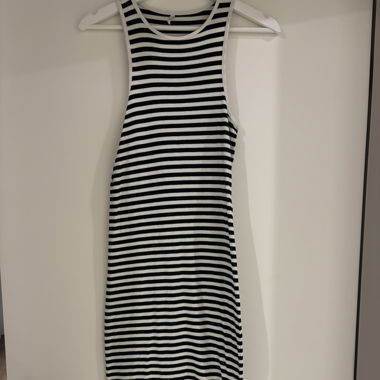 Gestreiftes enges Kleid 