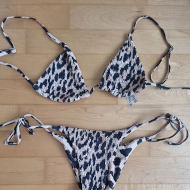 Leo Bikini