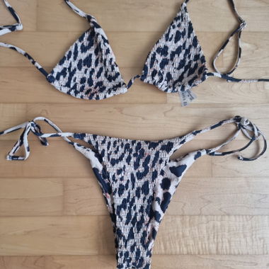Leo Bikini