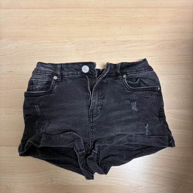 Schwarze Jeansshorts