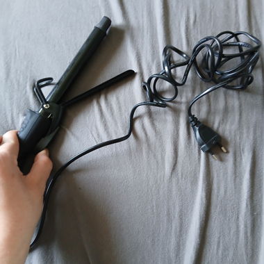 Hair straightener with cable