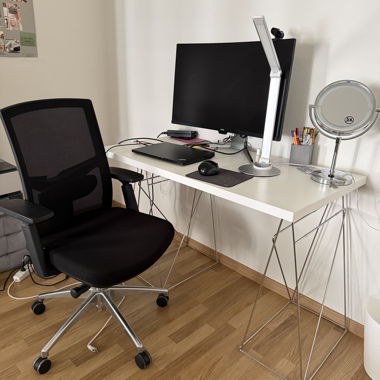 Tabouret de bar blanc avec chaise de bureau