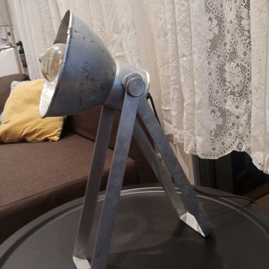 Lampada da tavolo in metallo vintage