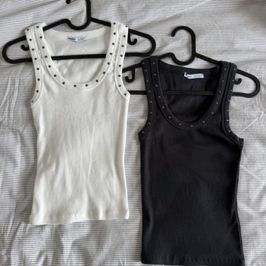 Set aus 2 ärmellosen Tops