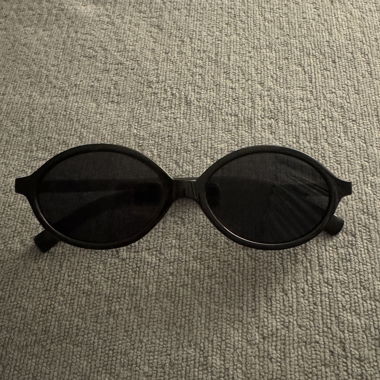 Schwarze runde Sonnenbrille