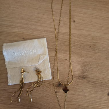 Goldfarbene Schmuckset von ICRUSH 