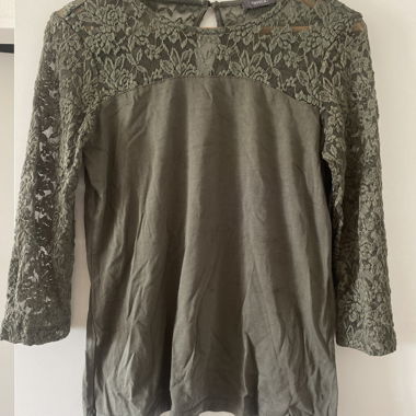 Top maniche lunghe in pizzo color oliva