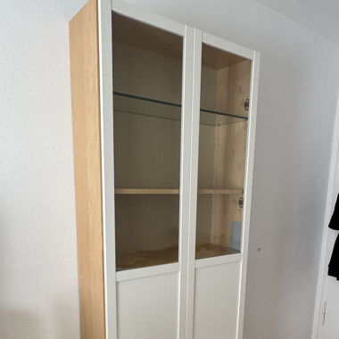 Vitrine avec portes vitrées