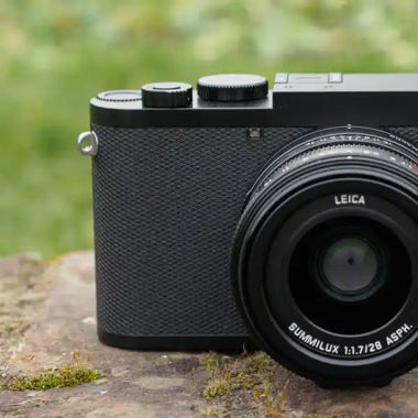 Leica Q2 et thumbup, Hand grip